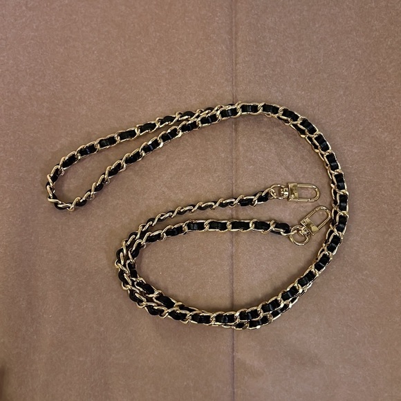NWOT Gold & Black leather unbranded chain - Picture 4 of 5